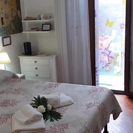 Проживание в семье With Private Bathroom, No Smoking Палау