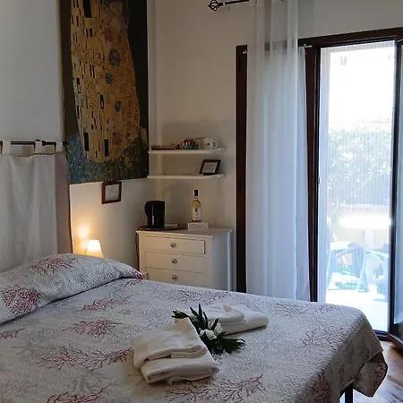 Проживание в семье With Private Bathroom, No Smoking *
