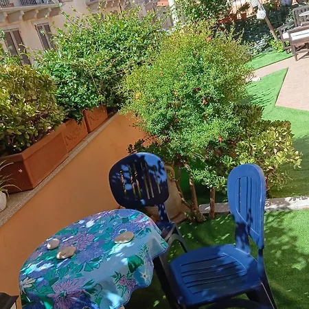 Проживание в семье With Private Bathroom, No Smoking *