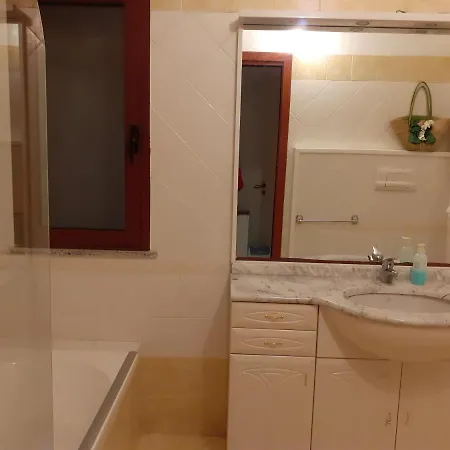 Privat bolig With Private Bathroom, No Smoking Palau