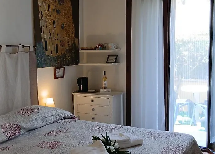 Проживание в семье With Private Bathroom, No Smoking *